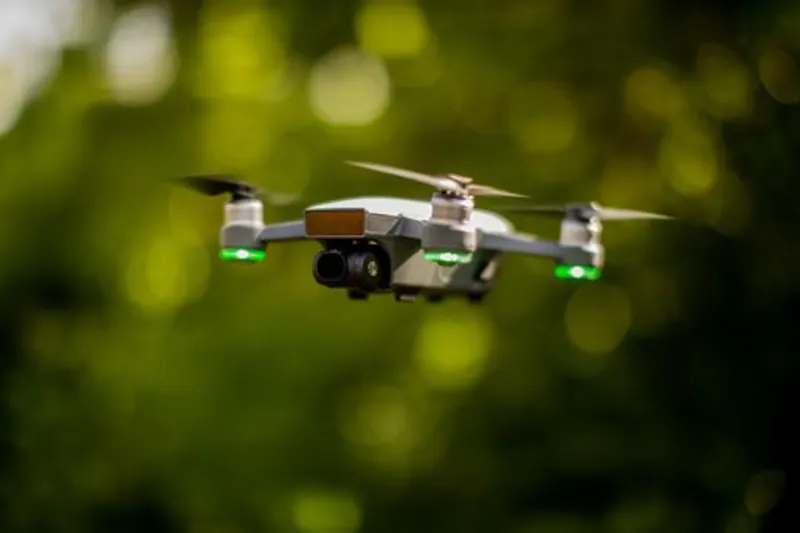 Drone Putih