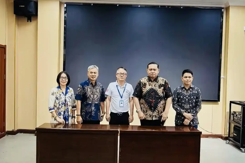 A productive meeting with the school's leadership and instructors to exchange ideas on UAV training, certification, and opportunities for international cooperation in drone education.